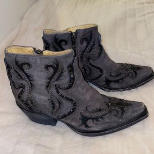 Corral Woman’s Blocked Heel Boots, used